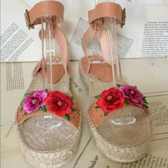 Anthropologie tan Leather Flower Wedge Sandal 10 - Picture 4 of 7